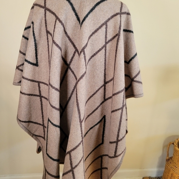 COPY - Here's a cape perfect for cooler Fall weather. - Picture 5 of 8